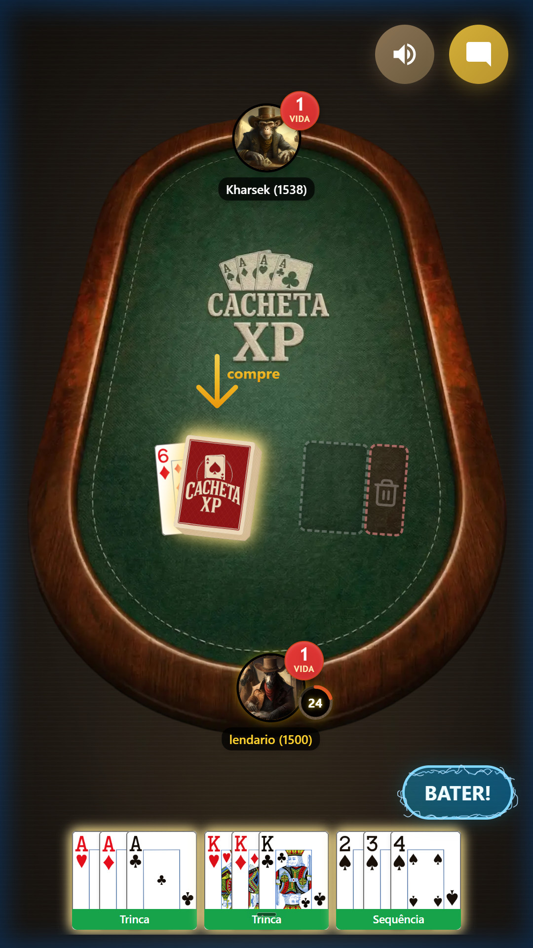 Mesa de cacheta no app mostrando a seta de compra, o monte, a lixeira e o botão BATER